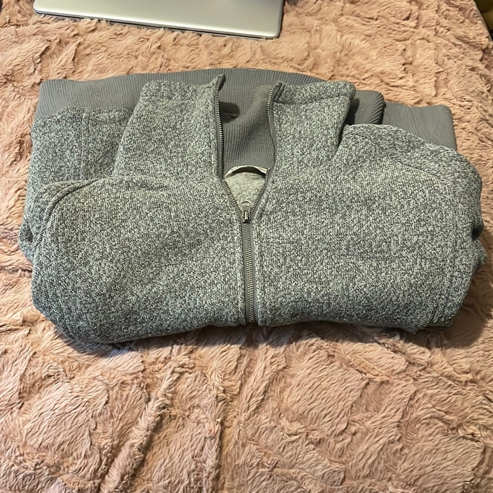 Sweatshirt zip up